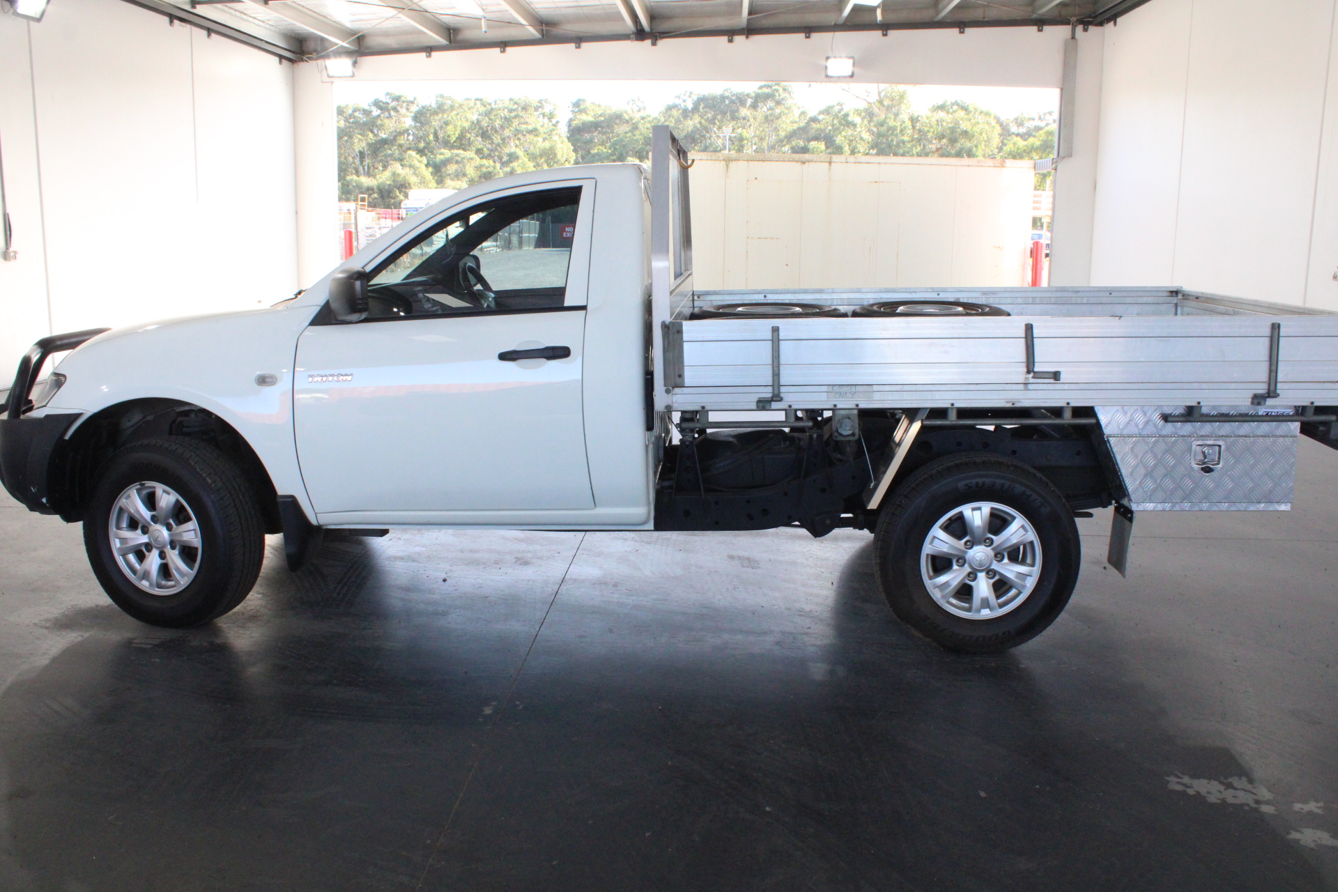 <p>Assorted 4Lt Tins of Paint</p>