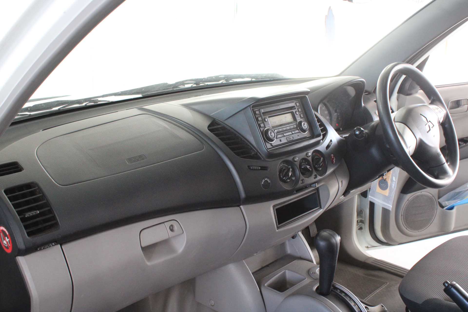 <p>Assorted 10Lt Tins of Deck Stain</p>