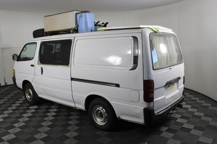 10mm White Pearls with Flower Jade Gemstone Bracelet