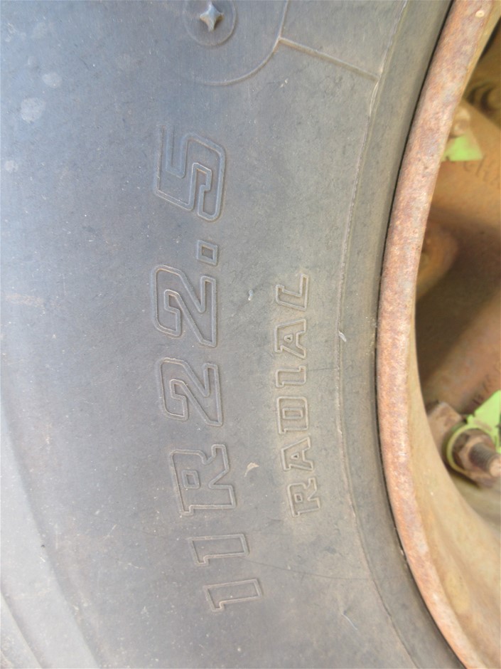 0.16 Carat White 4 round diamonds