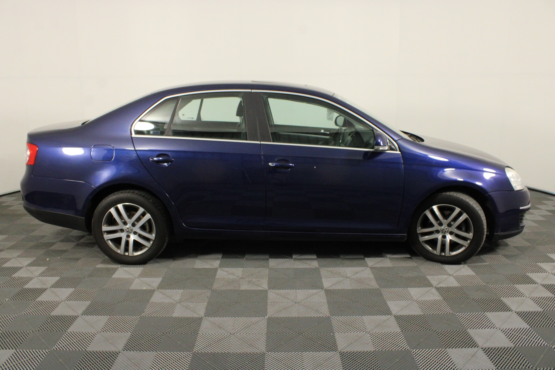 <p>2008 Ford Transit 140 T460  4 x 2 Cab Chassis Truck</p>