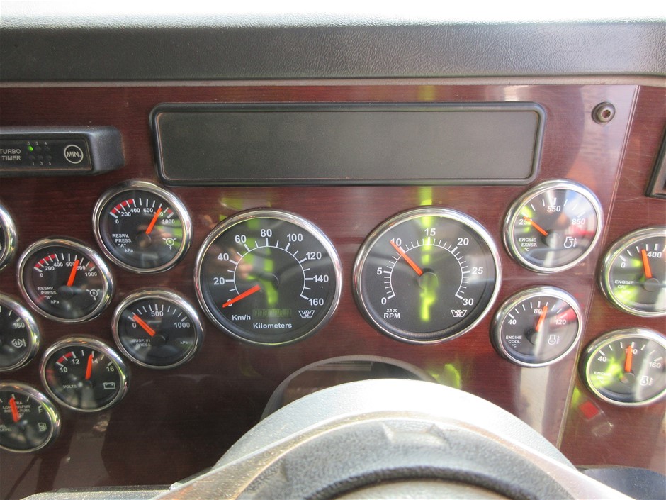 0.07 carat round 2 white diamond, 1 gram silver bar x 2, 0.04 white diamond