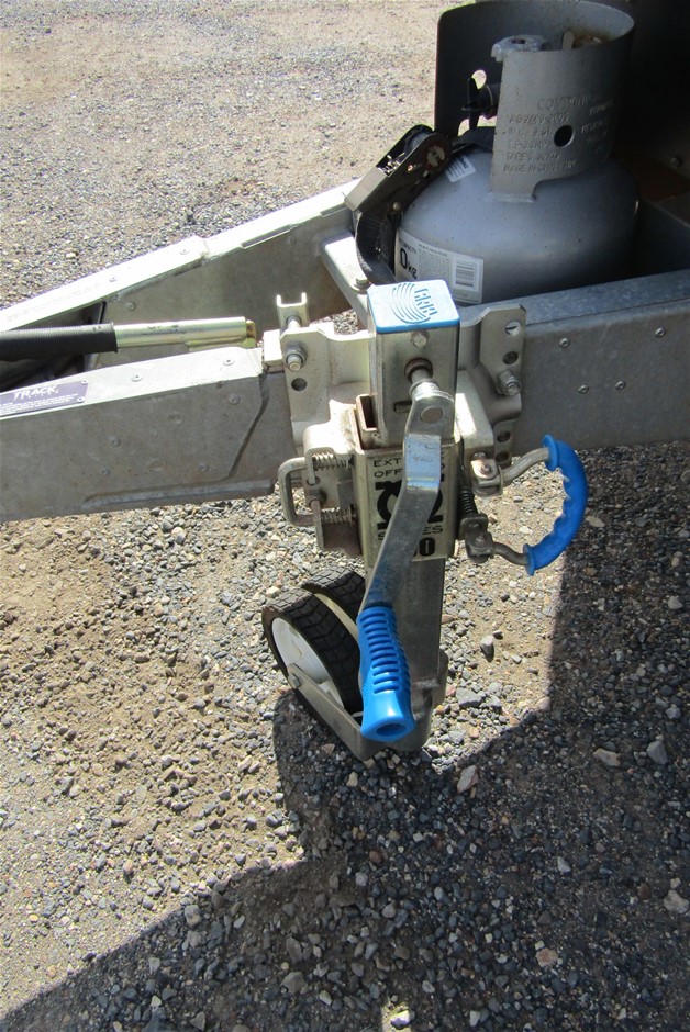 2 Carat round 2 white diamond each CVD Uncertified