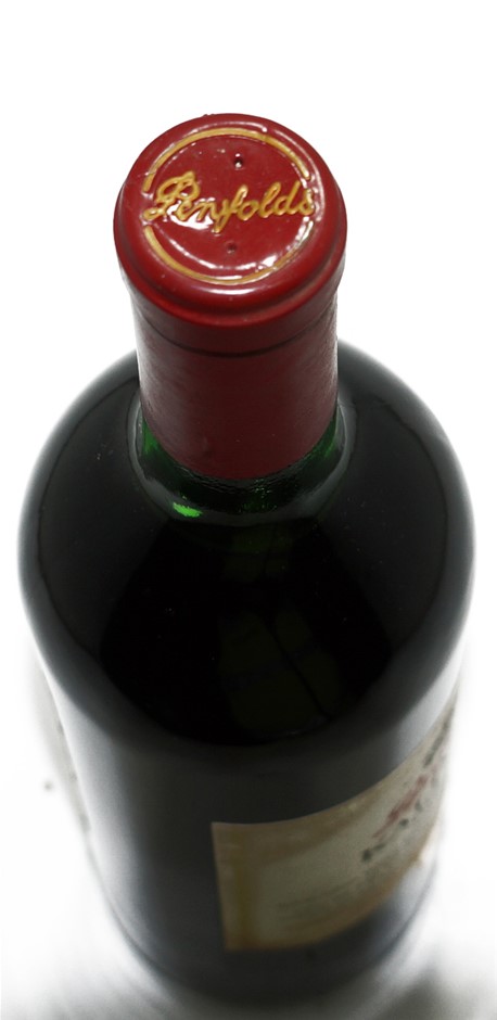 Australia: 2012 Two Dollars QEII Remembrance $2