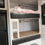 8mm Malaysia 'Jade' Quartz Gemstones Beaded Bracelet.