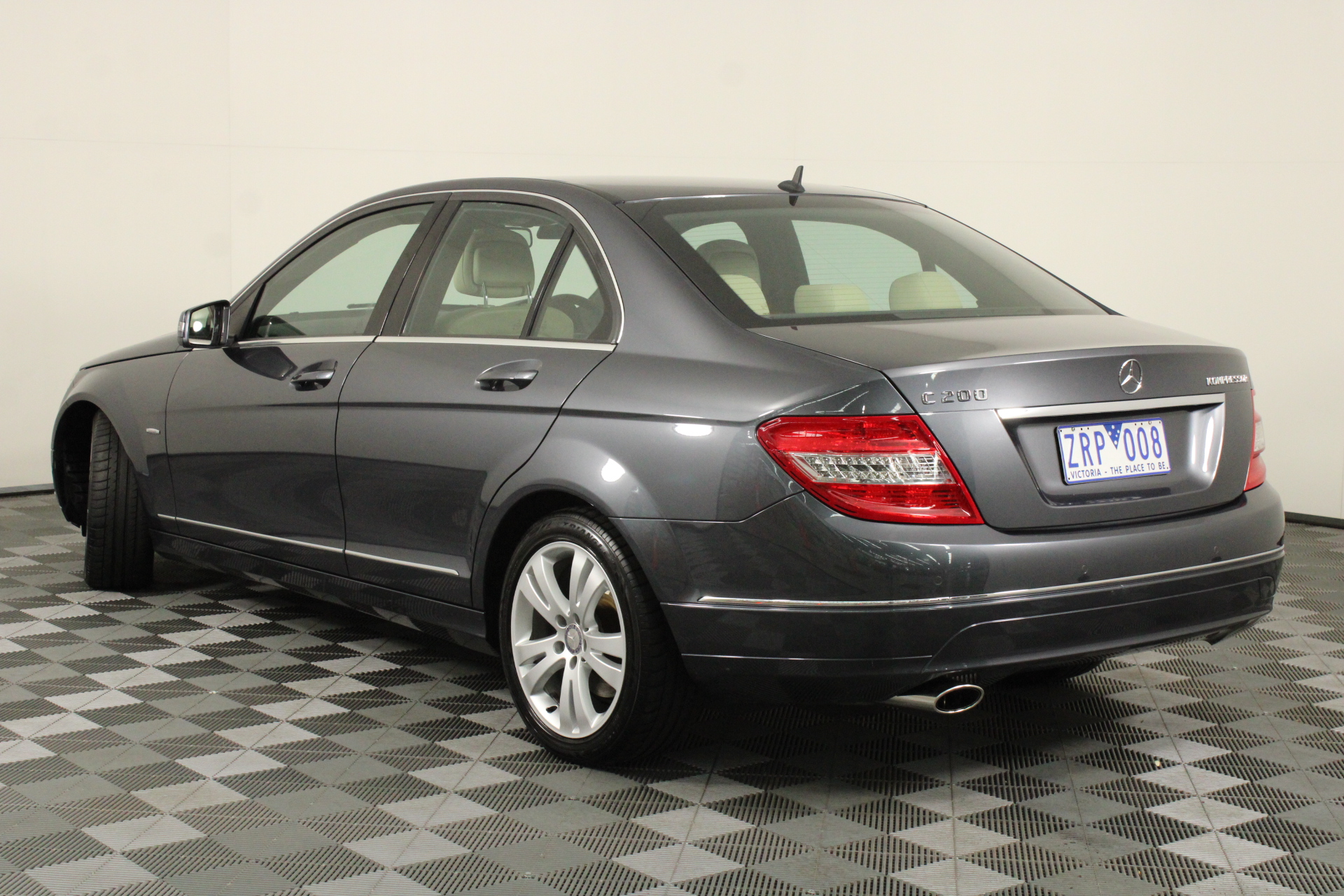 <p>2007 UD PKA 265 6 x 2 Curtainsider Rigid Truck</p>