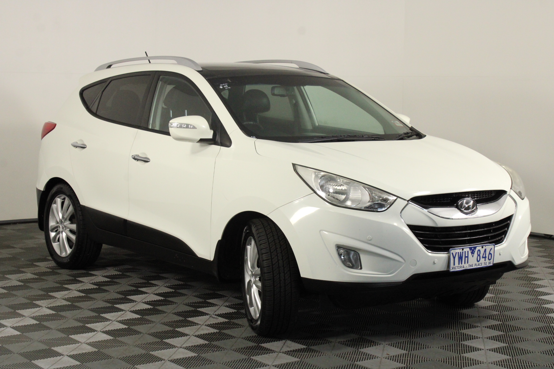 Native Instruments Machine Controller MIDI Production Controller