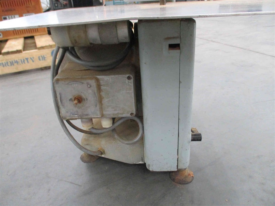 Abstract Geometric Pendant in Silver