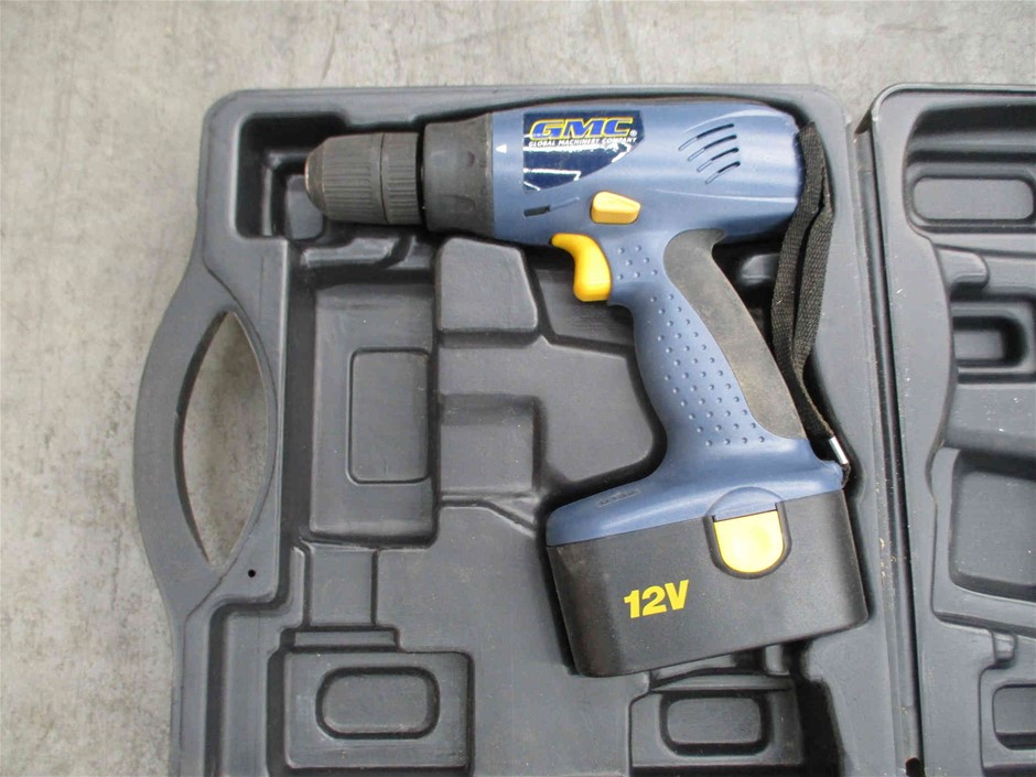 Solid 925 Sterling Silver Pendant Featuring a Crystal by Swarovski®