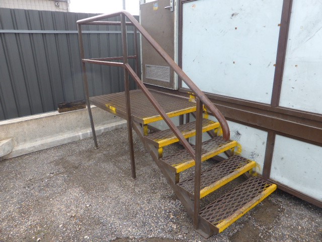 INTEX Beanless Bag Chair, Size: 1.14m x 1.14m x 71cm (68579NP). NB: Inflati