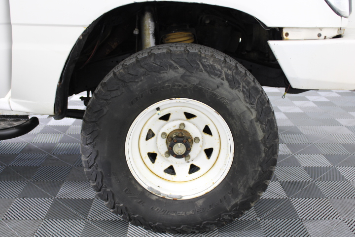 DEVA Self-Closing Metal Baby Gate - Baby Safety Gate with Cat Door, Pressur