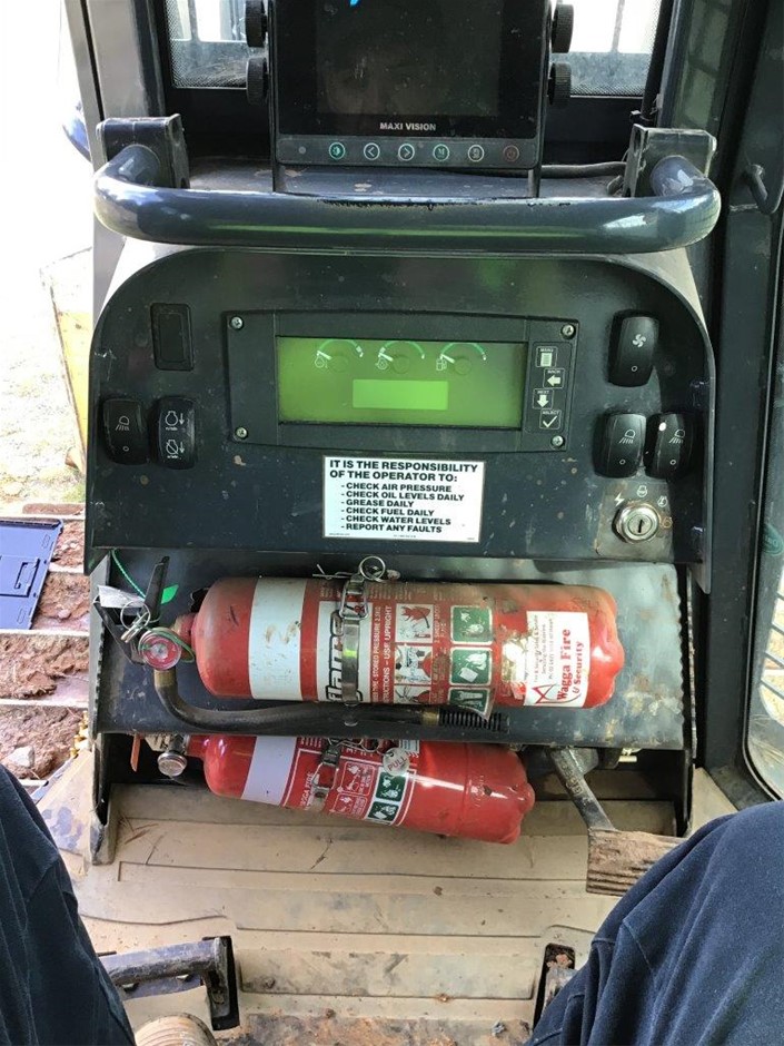 SPORTPET DESIGNS Plastic Kennels Rolling Plastic Wire Door Travel Dog Crate