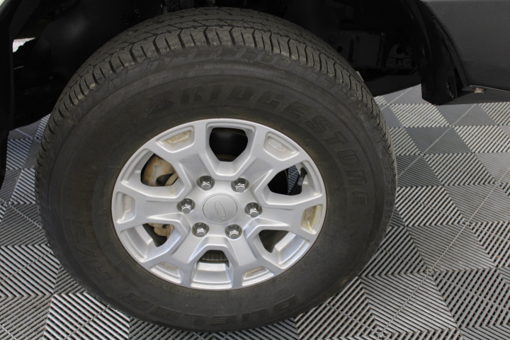 MAXWELL & WILLIAMS White Basic Footed Cake Stand.