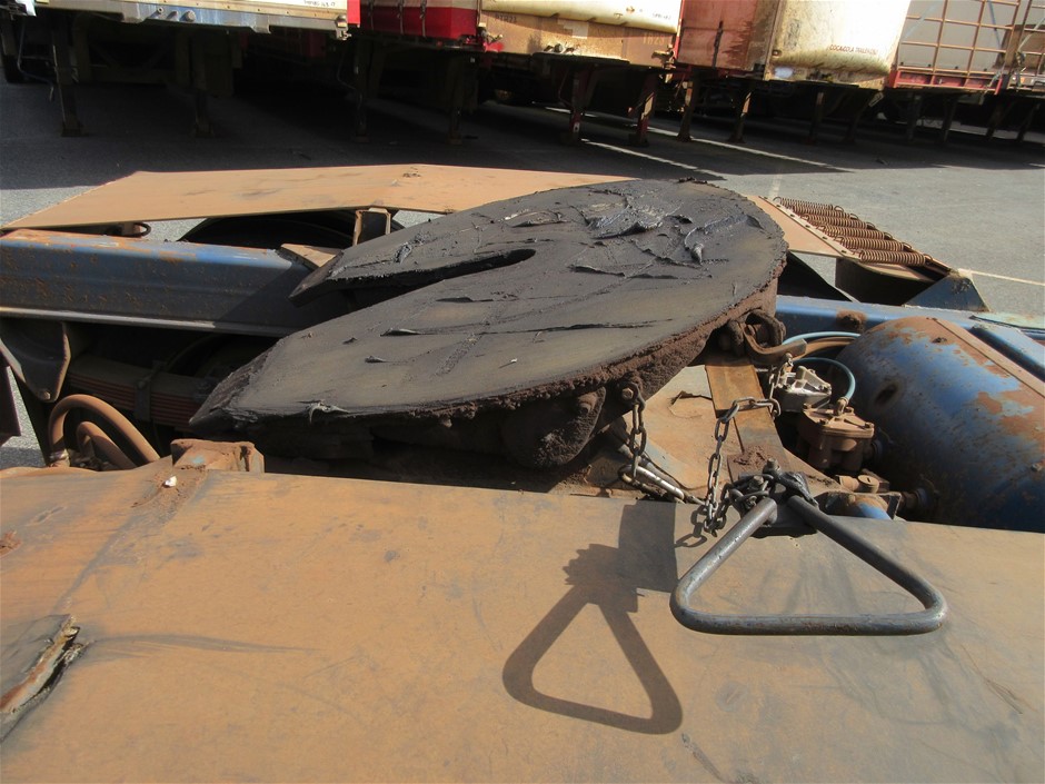 TOSCA Huston Small (55 H x 36 W x 22cm D). NB: minor use and dusty.