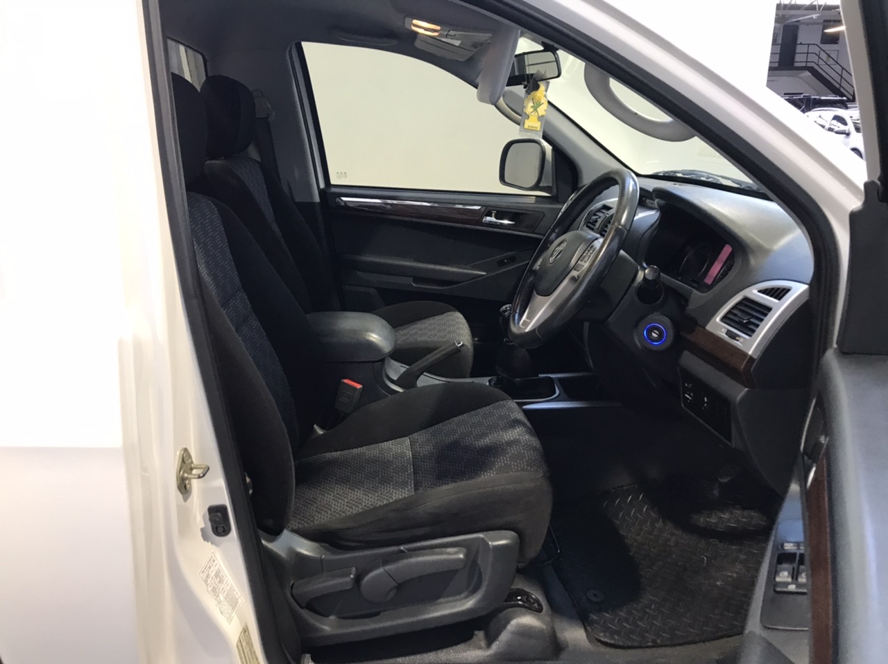 2007 Volvo FM 8x4 Tilt Tray Crane Truck