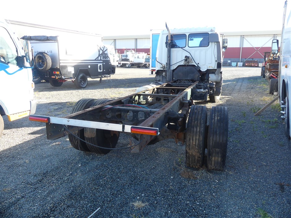 <p>12-16.5 Tyre On 8 Stud Rim, 33 x 15.50-16 Tyre On 9 Stud Rim</p>