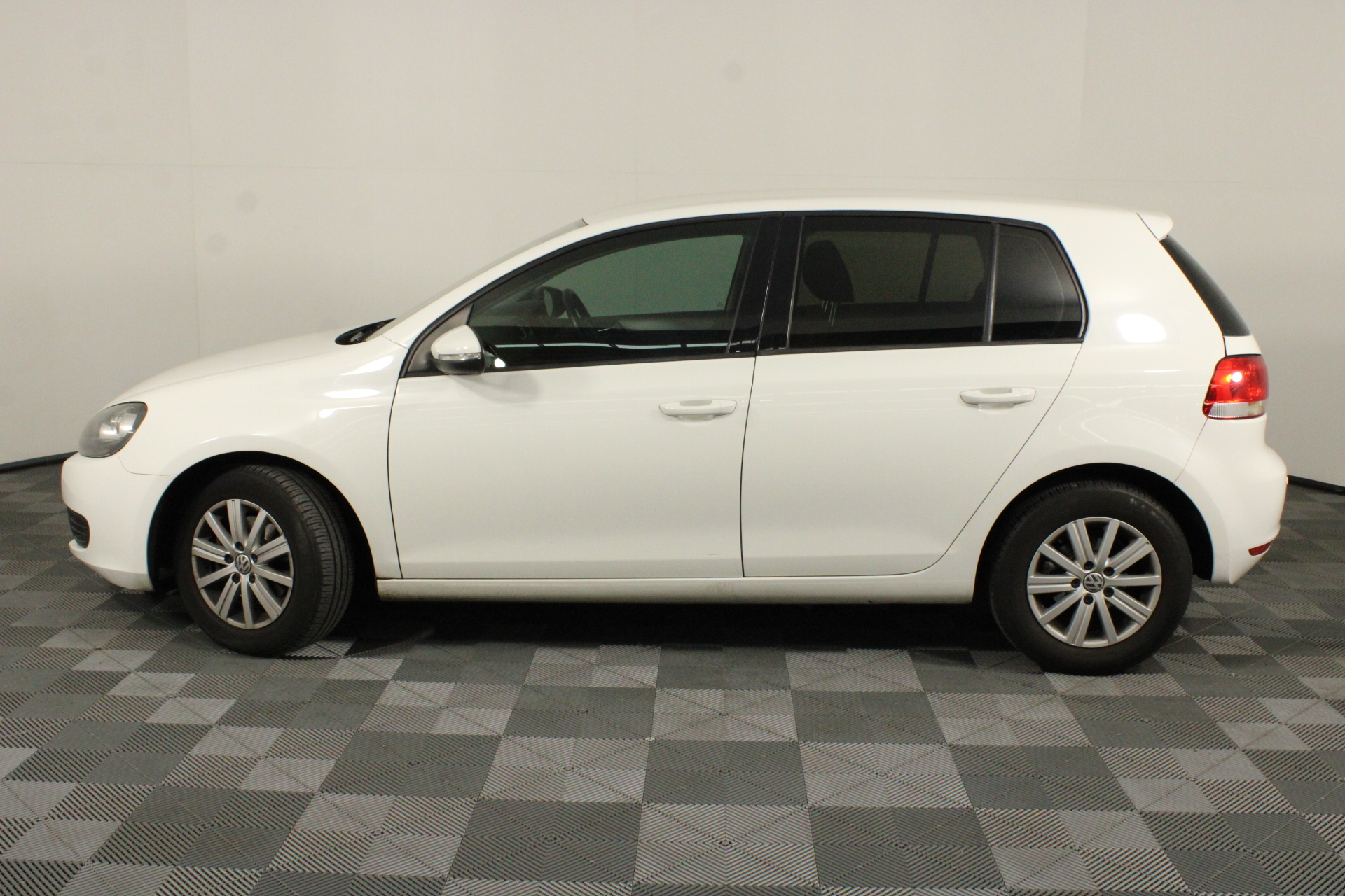 Elephant in the Room Pinot Noir Bagnum 2024 (6x 1.5L) SA