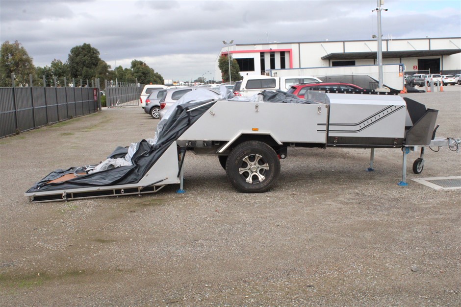 SWIMS Men's Swim Short, Size L, Blue/Floral.  Buyers Note - Discount Freigh