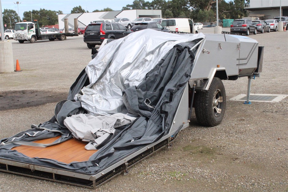 JACHS Men's Chambray Shorts, Size 42, 98% Cotton, Blue Geo.  Buyers Note -