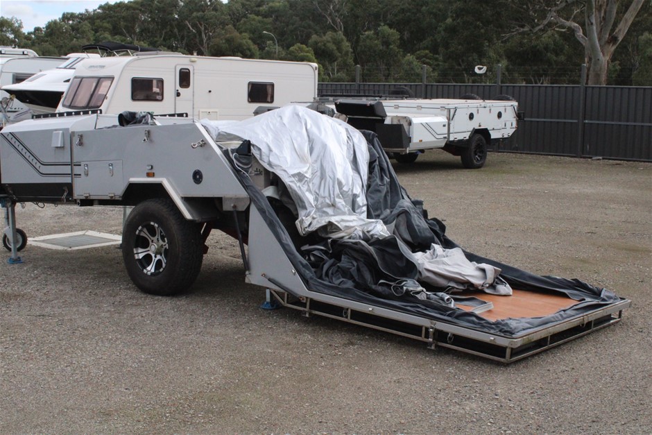 JACHS Men's Chambray Shorts, Size 40, 98% Cotton, Stone.  Buyers Note - Dis