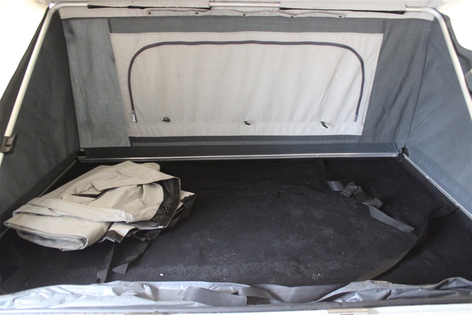 5 x 2XU Youth Neoprene Pants, Size L, Black/Orange  Buyers Note - Discount