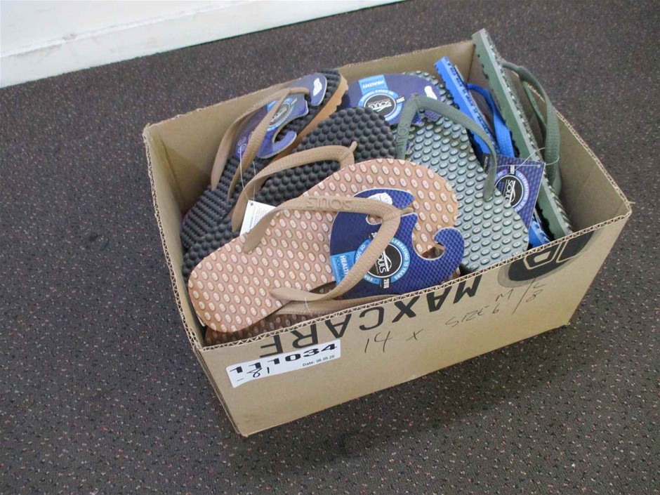 Stainless Steel Initial 'O' Necklace with Simulated Diamonds - Yellow