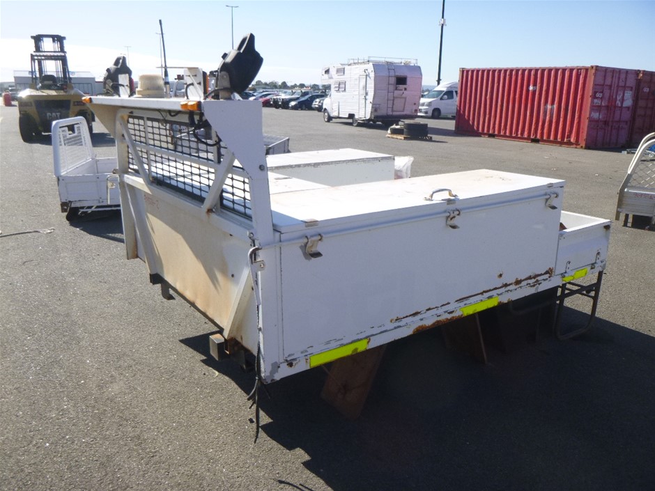 BRITA Aluna Water Filter Jug XL 3.5L. NB: Minor use, has 1 x crack.