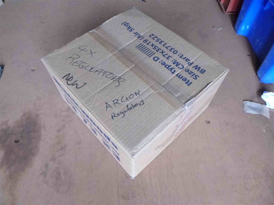 2 x PINE O CLEEN Laundry Sanitiser, Odour Active, 2L.