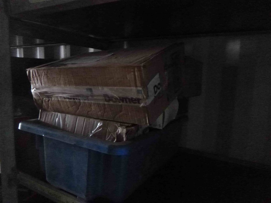 LODGE Cast Iron Frying Pan With Red Silicone Handle, L8SK3ASHH41B. NB: Dirt