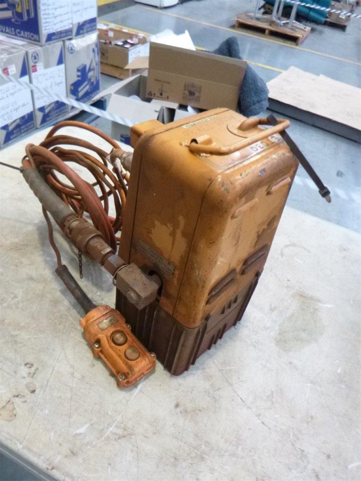 CORSAIR HS35 v2 Multiplatform Wired Gaming Headset – Flexible Omni-Directio