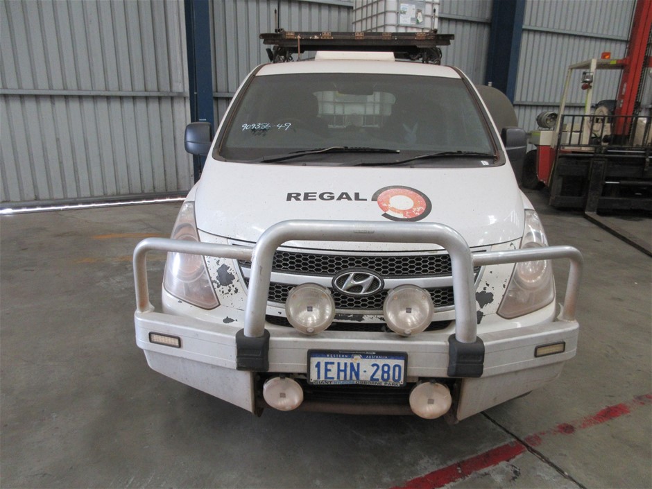 PHILIPS Series 6000 Electric Shaver SkinIQ