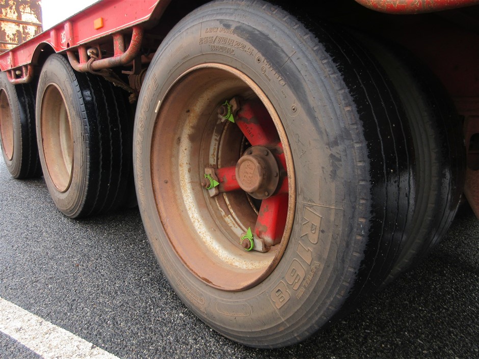 TOMMY BAHAMA 5-Position Beach Chair, Blue & Green Stripe.