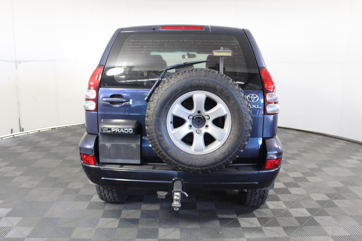 CLARKS Women's Ashland Spin Q Slip-On Loafer, Size US 7.5 Narrow, Black (26