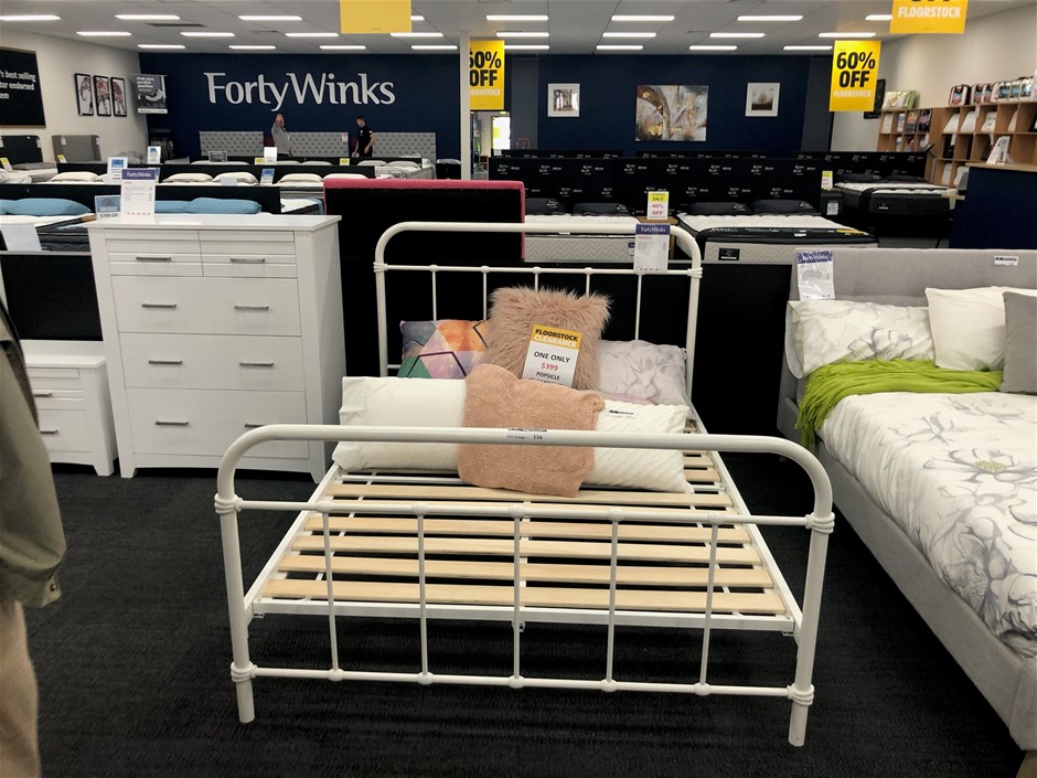 Brokenwood Cricket Pitch Red Cab Blend (6x 750mL).