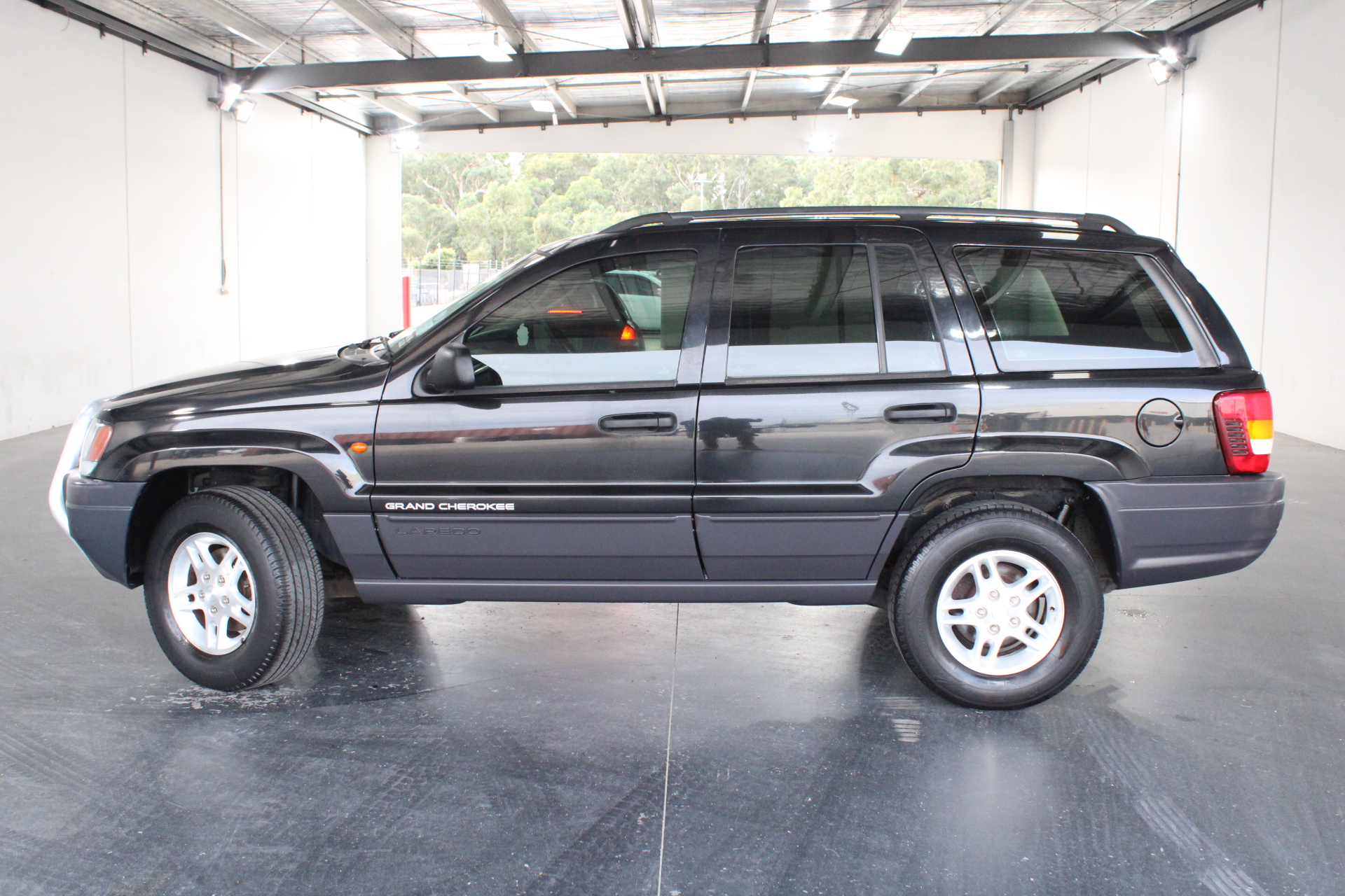 Wolf Blass Red Label Shiraz (6x 750mL), SEA.