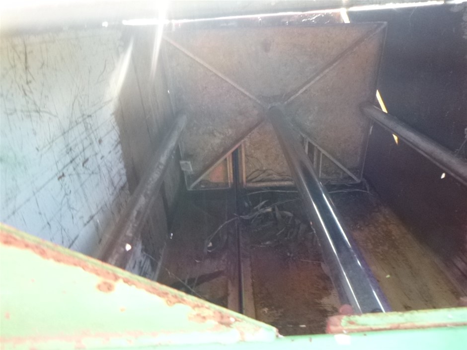 <p>2015 Nifty HR12NDE Knuckle Boom Lift</p>