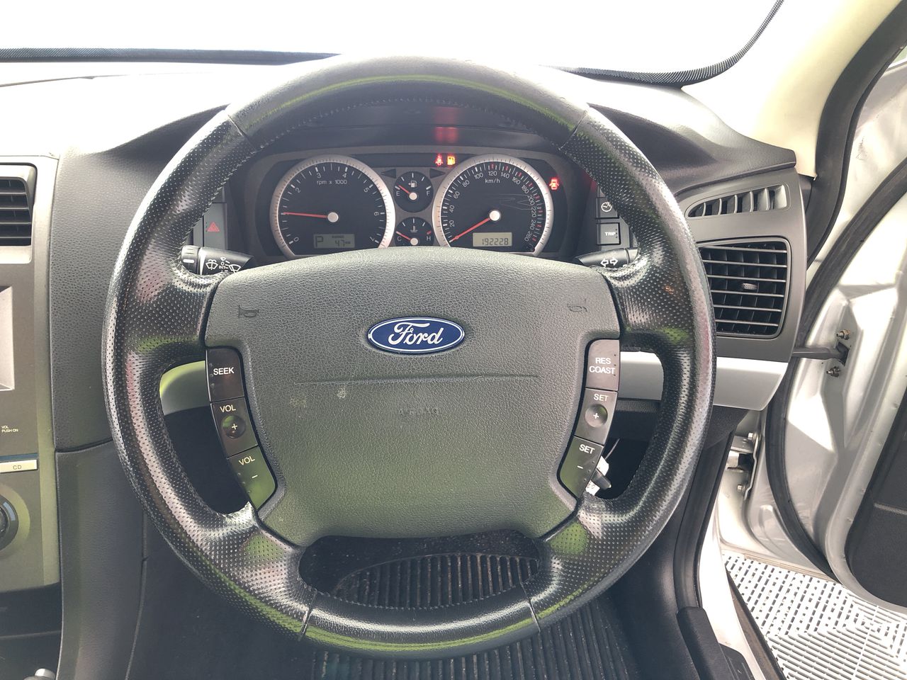 BULK PACK - 10 x 5mm Christmas Earrings (5 x Green, 5 x red)