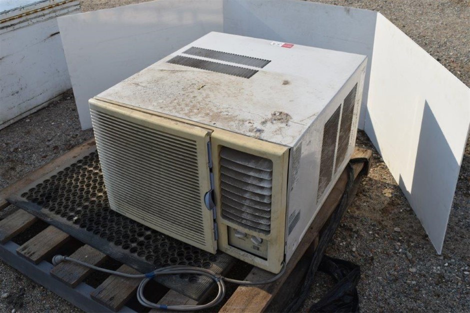5-6mm Greyish Blue Pearl & Swarovski Pearl Charm Bracelet