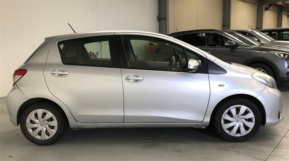 Stainless Steel Lightening Bolt Necklace in Silver