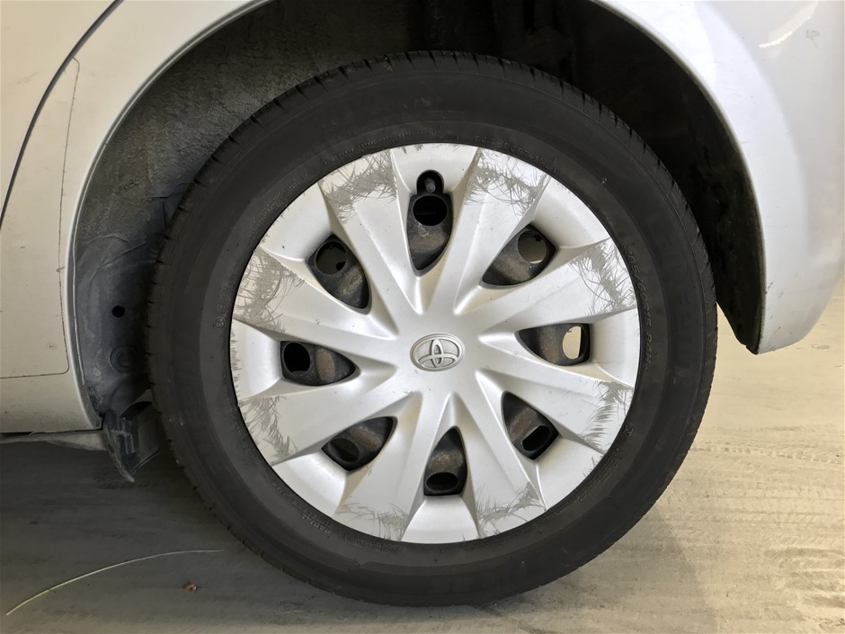 Designer Simulated Diamond & Pearl Antique Look Brooch Pin in Gold