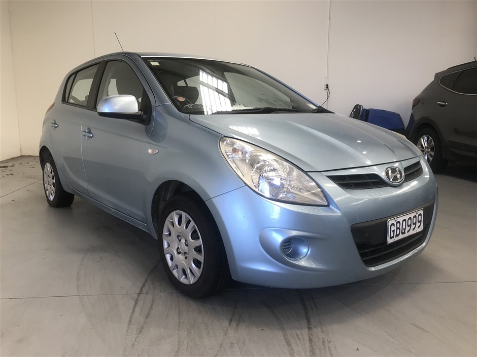 Airer has minor dents. NB: Photo as is.