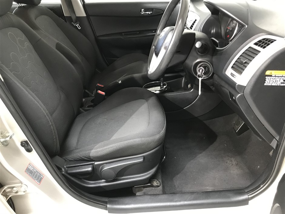 1/100 Scottdale gold bar x 2, 1g Valcumbi & 1Germania Silver bar x 2 each