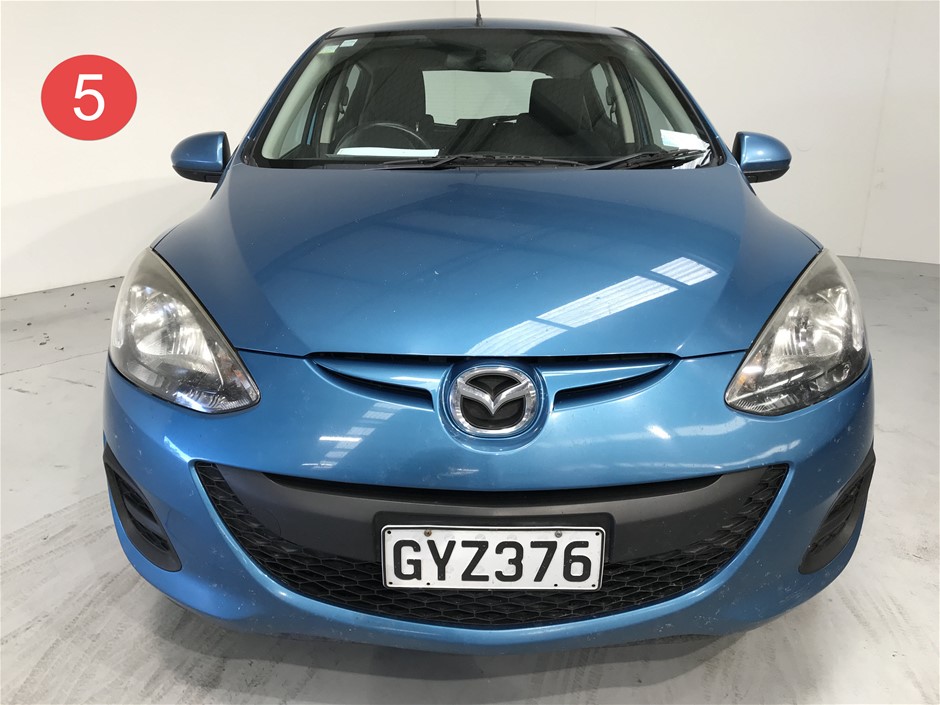 Bradman 5 Dollar Bi Metal Coin on Card of Issue 1996 Issued by RAM