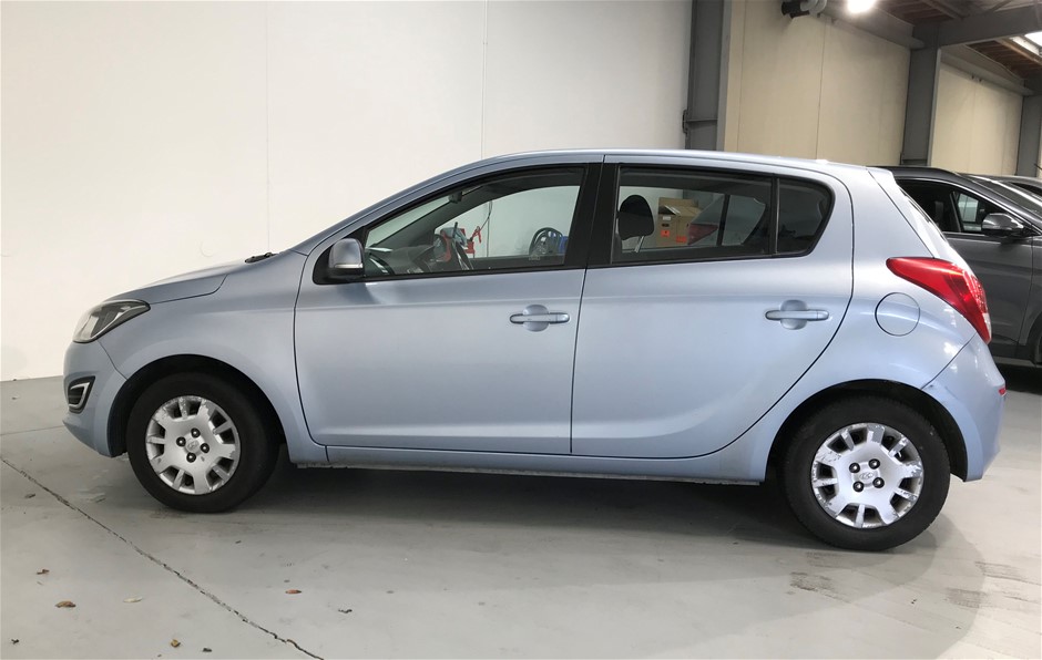 0.16 Carat White 4 round diamonds