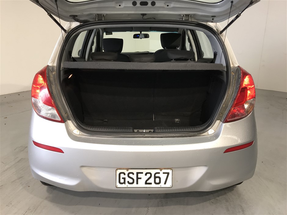 1966 Australia Silver Queen Elizabeth coin & 0.10 Xag silver bar x 4