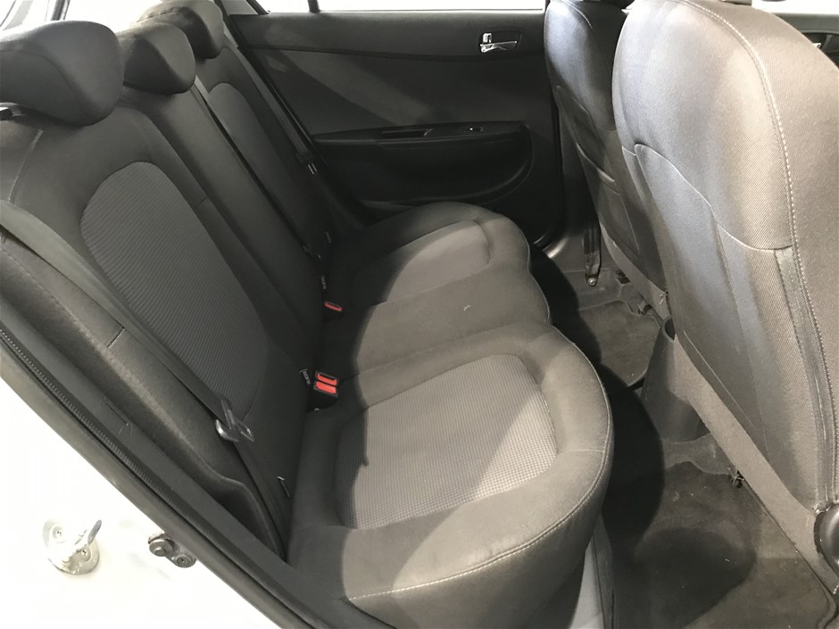 0.07 carat round 2 white diamond, 1 gram silver bar x 2, 0.04 white diamond