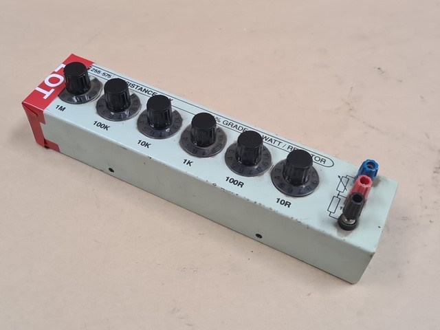 Wolf Blass Red Label Cabernet Sauvignon (6x 750mL).