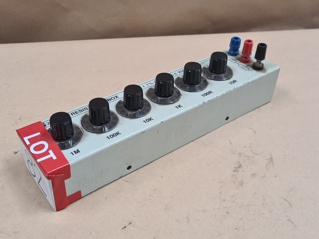 Wolf Blass Red Label Pinot Grigio (6x 750mL).