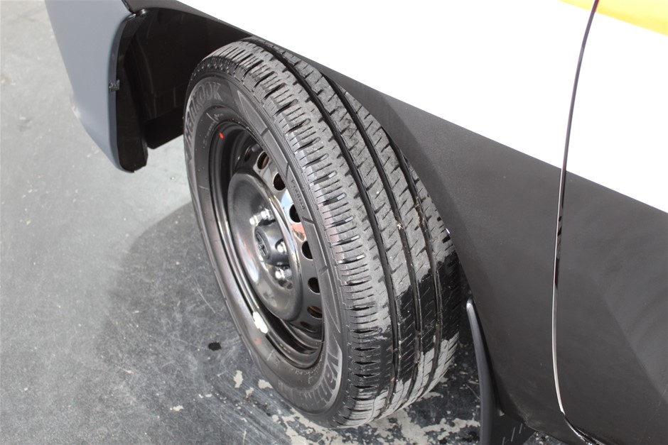 Wolf Blass Red Label Sauvignon Blanc (6x 750mL). Current Vintage Release.