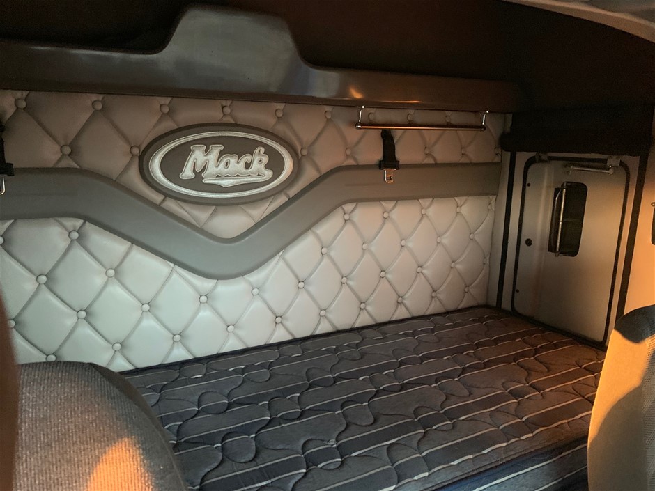 Little Giant Pinot Gris (6x 750mL).